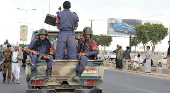 سقوط 20 قتيلاً بانفجار امام وزارة الدفاع اليمنية سقوط 20 قتيلاً بانفجار امام وزارة الدفاع اليمنية
