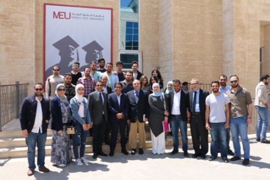 يوسف العلان يحاور طلبة جامعة الشرق الاوسط في أخلاقيات الصورة