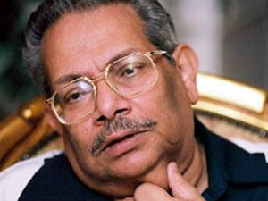 وفاة الكاتب المصري أسامة أنور عكاشة 