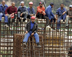 الجزائر تجمّد مشروعا مصريا