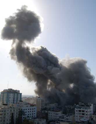 طائرات الاحتلال تقصف مطار غزة الدولي  