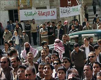 معلمو المملكة بواصلون اضرابهم عن العمل صباح الاحد