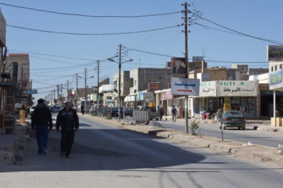 جسر للمشاة بالمفرق للتخفيف من الحوادث جسر للمشاة بالمفرق للتخفيف من الحوادث