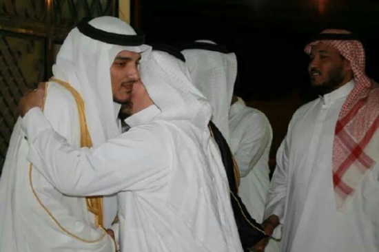 شاب يغادر عرسه ليحضر فرح صديقه! شاب يغادر عرسه ليحضر فرح صديقه!