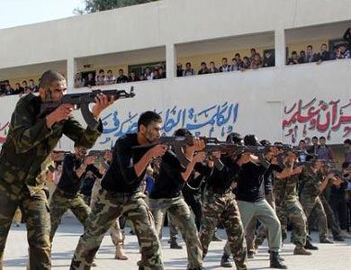 حكومة حماس تعيد إطلاق مشروع يهدف لتدريب طلبة المدارس على استخدام السلاح