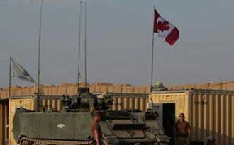 علاقة "غير مناسبة" تطيح بقائد القوة الكندية بأفغانستان