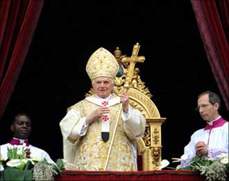 عشيقات قساوسة يطالبن البابا السماح لهن بممارسة الجنس 