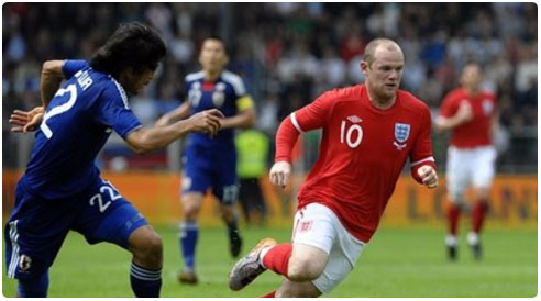 إنكلترا تهزم اليابان بفضل النيران الصديقة  