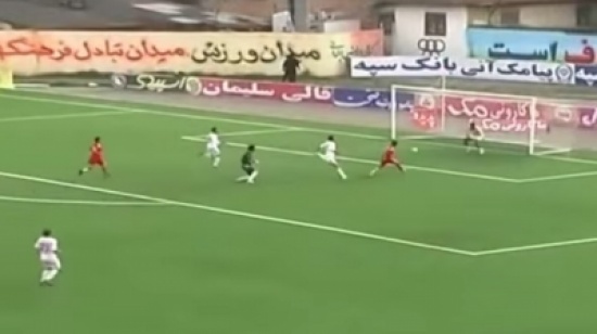 لاعب احتياطي ينقذ فريقه من هدف!