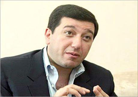 الفيصلي مديون بستة آلاف وباسم عوض الله يتبرع للوحدات ب " 600 " ألف دينار !