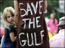 الإدارة الأمريكية: التسرب النفطي في خليج المكسيك "أسوأ كارثة بيئية" تواجه الولايات المتحدة