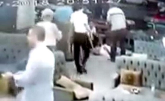 بالفيديو : تركيا.. سلّم على صهره بحرارة ثم أخرج مسدسه وأرداه قتيلا!