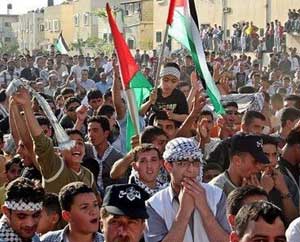 مسيرة حاشدة في رام الله تندد بالاعتداء الإسرائيلي على أسطول الحري