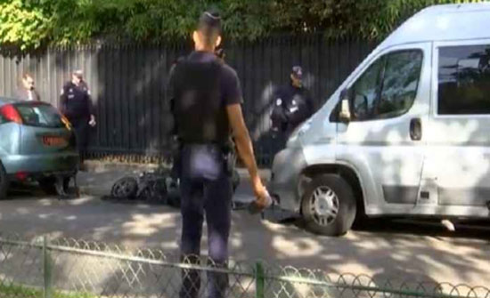 بالفيديو.. هذا ما حدث أمام الملحقية العسكرية الأردنية في باريس