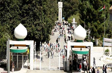 قرار الكركي حول الاكشاك أفقد طلاب الجامعة جلساتهم الرومانسية 