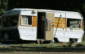 في أستراليا.... لص يسرق منزلاً متنقلاً بركابه 