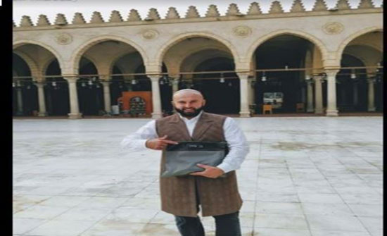 فيديو| المدون الإسرائيلي الذي زار الحرم النبوي .. ظهر بدولة عربية أخرى وصور نفسه بأحد مساجدها