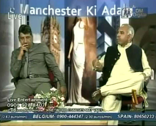 شاهد..  مشاجرة عنيفة بين ضيفي برنامج تلفزيوني باكستاني