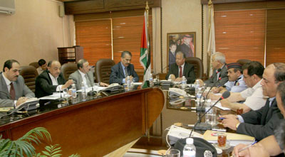 وزير الداخلية يلتقي ممثلي النقابات المهنية والأحزاب السياسية