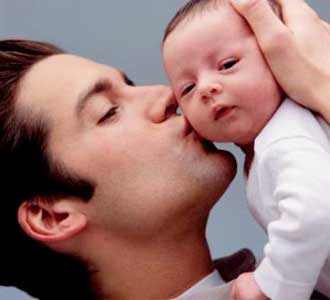 احذر.. قبلة المدخن للأطفال مميتة  