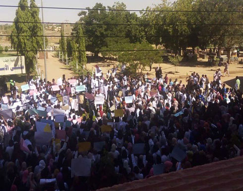 السودان.. غاز مسيل للدموع ضد مسيرة متجهة نحو البرلمان(شاهد)