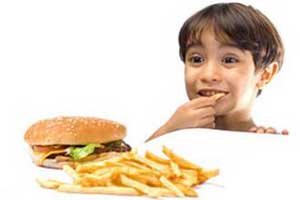 الوجبات السريعة تزيد احتمالات الإصابة بالربو عند الأطفال