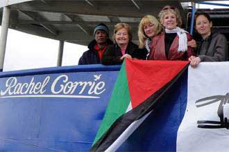 إسرائيل تطارد سفينة غزة "ريتشل كوري" في البحر المتوسط 