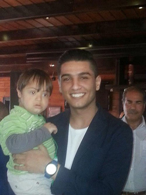 صور.. محمد عساف يظهر جانبه الإنساني