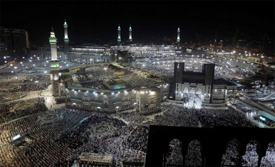 ضبط حجاج متنكرين بملابس نسائية!!