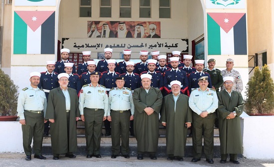 خريجو كلية الأمير الحسن للعلوم الإسلامية يؤدون القسم القانوني خريجو كلية الأمير الحسن للعلوم الإسلامية يؤدون القسم القانوني