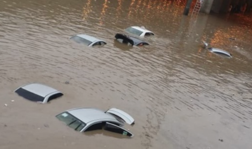 السعودية: وفاة 12 شخصا جراء السيول خلال 4 أيام