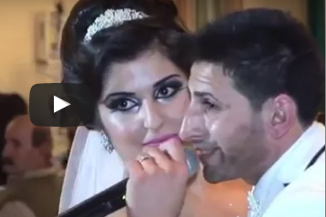 بالفيديو.. عريس يفاجيء عروسه بأغنية رومانسية أثناء رقصه معها بالفيديو.. عريس يفاجيء عروسه بأغنية رومانسية أثناء رقصه معها