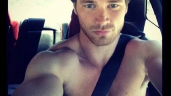 بالصور: أب سخر من سيلفي ابنه العاريّة... فماذا طلب من روّاد فيسبوك؟