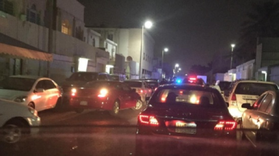 شاهد.. طفل يهرب من إرهابي ويصيح ما ابي ابوي يموت