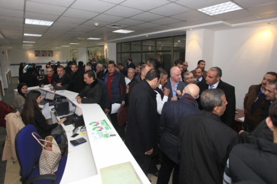 الشواربه يتفقد سير العمل في المحطات الإلكترونية في العبدلي وغرفتي تجارة وصناعة عمان