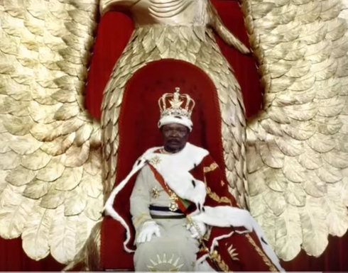 بالفيديو : 10 حكام مجانين أسقطهم جنونهم عن الحكم !