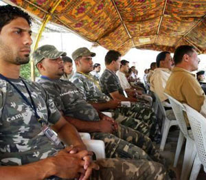 السلطات العسكرية تأمر بسحب تراخيص حمل السلاح من مقاتلي الصحوات