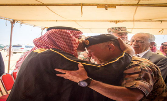 بالصور: الملك يزور بيت عزاء الشهيد معاذ الحويطات بمنطقة الجفر بالصور: الملك يزور بيت عزاء الشهيد معاذ الحويطات بمنطقة الجفر