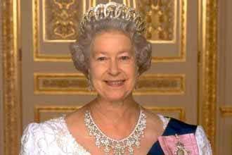 هيلاري كلينتون تخطئ بموعد الاحتفال بميلاد ملكة انكلترا 