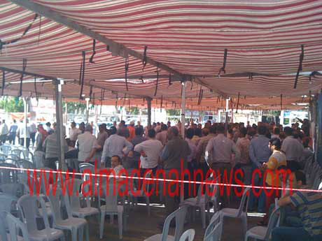 ننفرد بنشر صور اعتصام  سائقي السفريات العاملة على خطوط المملكة 