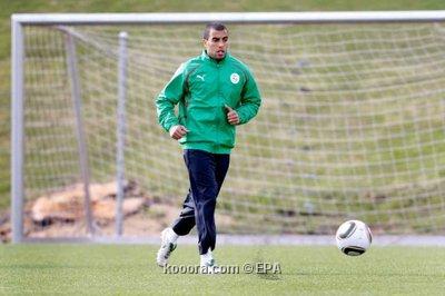 سعدان يتمسك بمنصوري قائدا لمنتخب الجزائر وشاوشي الحارس الأول	