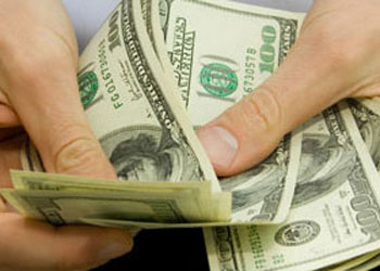 باعت طفلتها مقابل 140 دولارا!