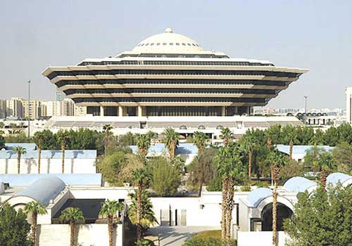 الداخلية السعودية تعتقل ايرانيا ولبنانيا و16 سعوديا بتهمة التجسس الداخلية السعودية تعتقل ايرانيا ولبنانيا و16 سعوديا بتهمة التجسس