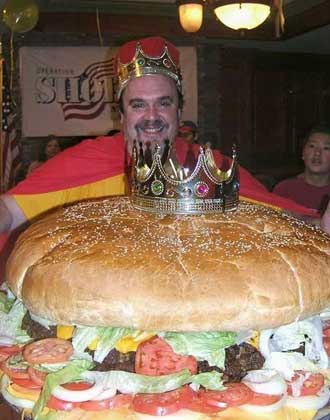 مقهى في استراليا يزعم طهو أكبر قطعة همبرجر في العالم