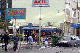 15 جريحاً بانفجار وقع قرب حافلة للشرطة في إسطنبول 