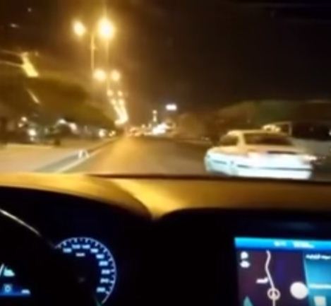 فيديو: انقلاب سيارة متهور يسير بسرعة عالية بعد تجاوز خاطئ فيديو: انقلاب سيارة متهور يسير بسرعة عالية بعد تجاوز خاطئ