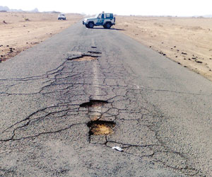 اهالي منشية المزار الجنوبي يطالبون بتعبيد شوارعهم