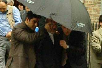 إيرانيون يصرخون في وجه "متكي":" أنت ممثل الإرهاب والديكتاتورية" 