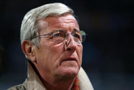 ليبي يدافع عن منتخبه العجوز  