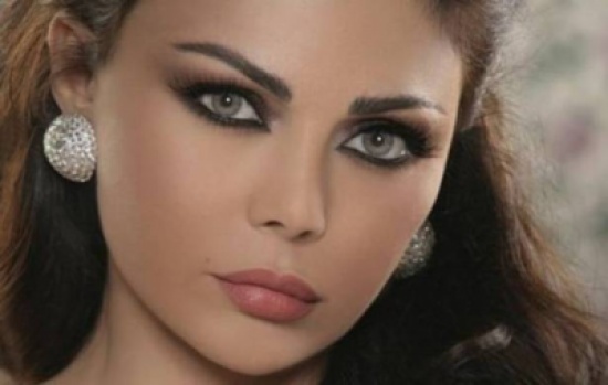 بالصورة … ما الذي ترتديه هيفاء وهبي فستان ام مايوه؟